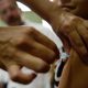 Alunas do Centro de Ensino Fundamental 25, em Ceilândia, são vacinadas contra o papiloma vírus humano